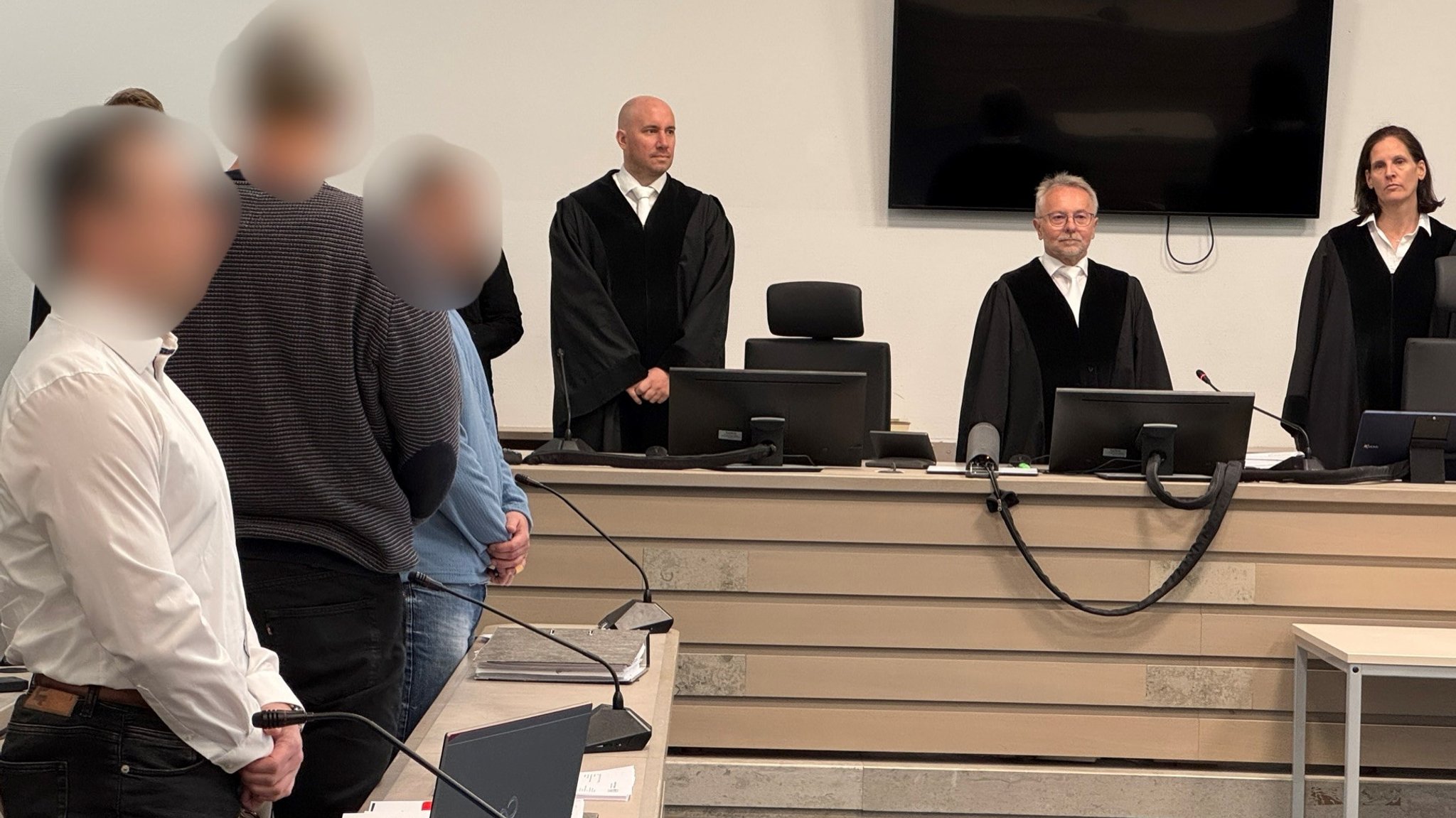 Angeklagte und Richter im Goldschatz-Prozess im Ingolstädter Landgericht