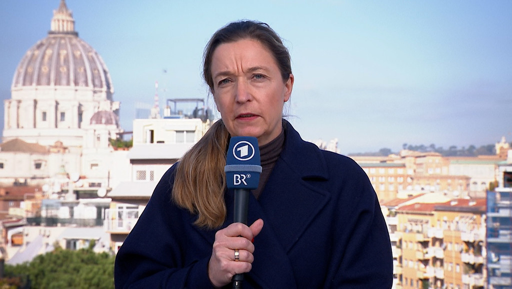 BR-Reporterin Anja Miller berichtet, was bisher bekannt ist. | Bild: BR BR-Reporterin Anja Miller berichtet, was bisher bekannt ist.