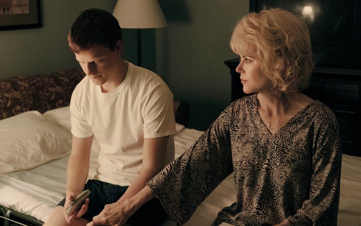 Sohn Jared (Lucas Hedges) hadert an der Seite seiner Mutter (Nicole Kidman) mit seiner Homosexualität. ("Der verlorene Sohn"-Filmszene)