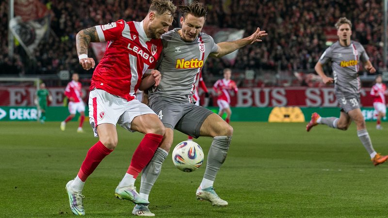 Spielszene FC Energie Cottbus vs. SSV Jahn Regensburg | Bild: picture alliance / Fotostand | Weiland Spielszene FC Energie Cottbus vs. SSV Jahn Regensburg