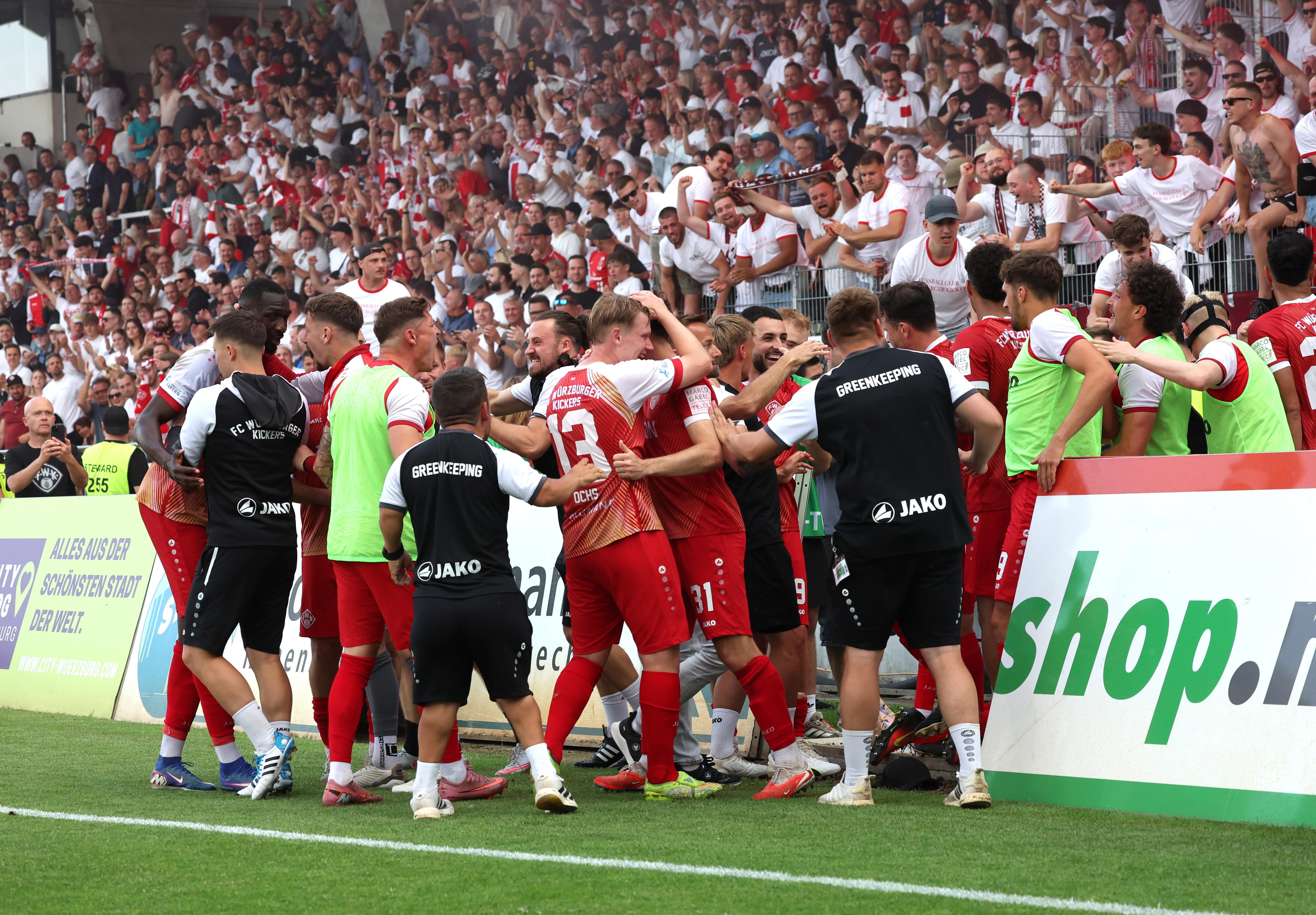 Würzburg feiert den Aufstieg in die 3. Liga