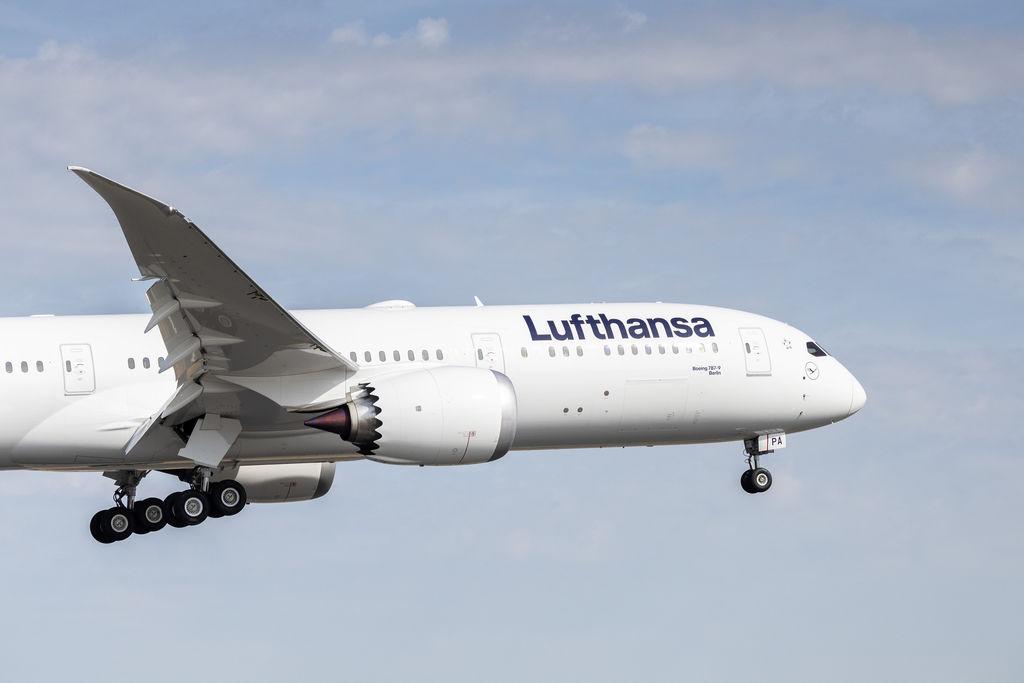 Symbolbild) Lufthansa-Flugzeug