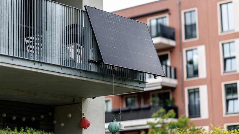 Zulassung für Balkonkraftwerke auf dem Prüfstand | Bild: picture alliance / dpa | Matthias Balk Zulassung für Balkonkraftwerke auf dem Prüfstand