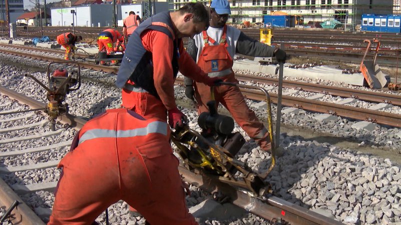 Sondervermögen: Was denken junge Leute über Staatsschulden? | Bild: Bayerischer Rundfunk 2025 Sondervermögen: Was denken junge Leute über Staatsschulden?