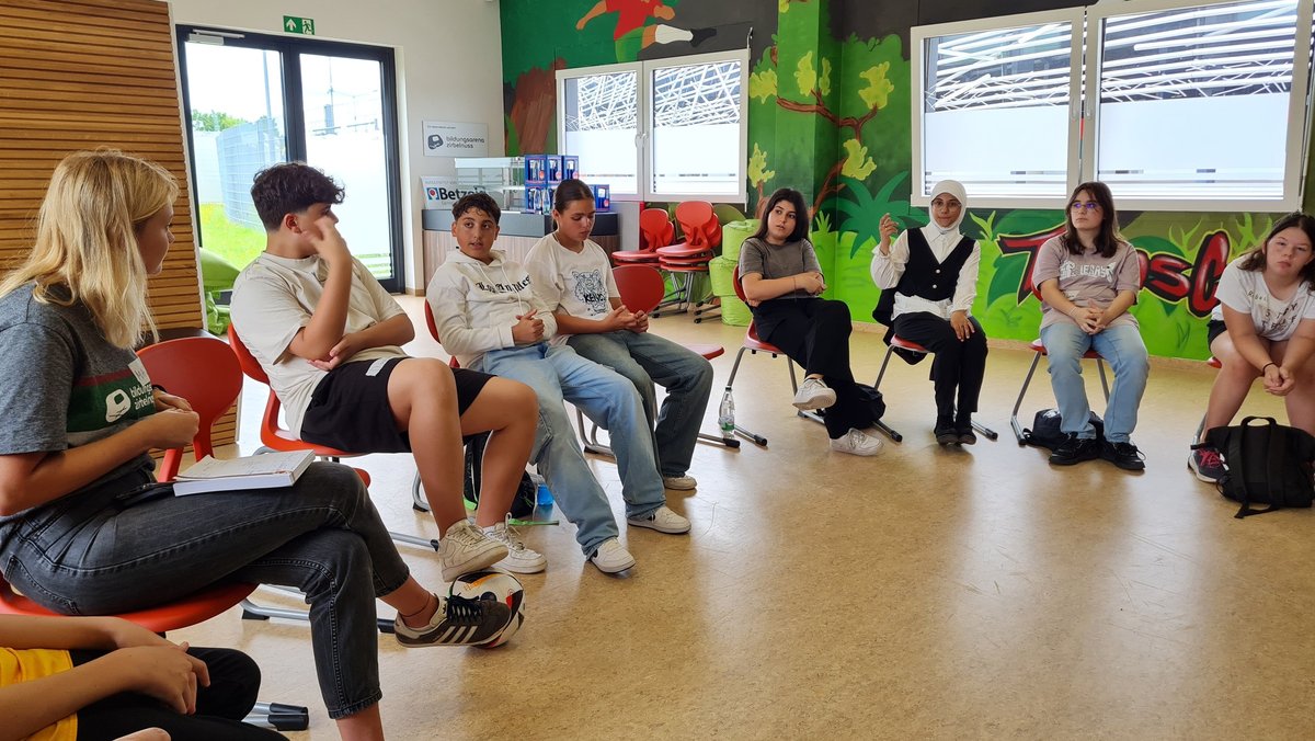 Die Jugendlichen lernen in der neuen "Bildungsarena Zirbelnuss" den respektvollen Umgang miteinander. 