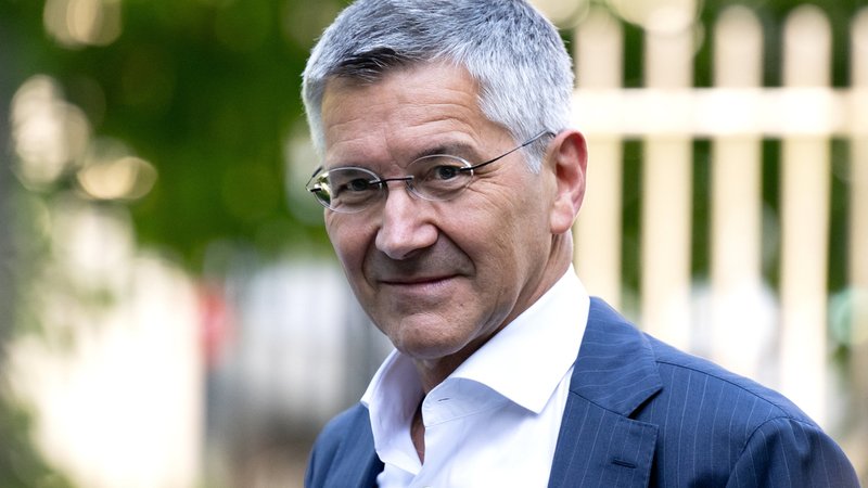 ARCHIV - 28.08.2024, Bayern, München: Herbert Hainer, Präsident von München, kommt zu einem Empfang bei Ministerpräsident Söder. Söder hat die Spielerinnen und das Trainerteam für den Gewinn der Deutschen Meisterschaft 2023/24 geehrt. (zu dpa: «Bayern-Präsident Hainer will Musiala langfristig halten») Foto: Sven Hoppe/dpa +++ dpa-Bildfunk +++ | Bild: dpa-Bildfunk/Sven Hoppe ARCHIV - 28.08.2024, Bayern, München: Herbert Hainer, Präsident von München, kommt zu einem Empfang bei Ministerpräsident Söder. Söder hat die Spielerinnen und das Trainerteam für den Gewinn der Deutschen Meisterschaft 2023/24 geehrt. (zu dpa: «Bayern-Präsident Hainer will Musiala langfristig halten») Foto: Sven Hoppe/dpa +++ dpa-Bildfunk +++