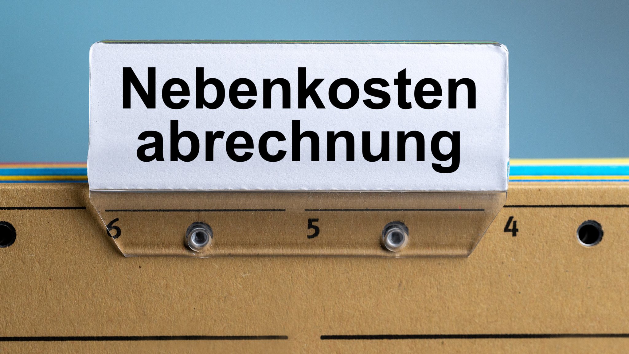 Aktenordner mit Nebenkostenabrechnung