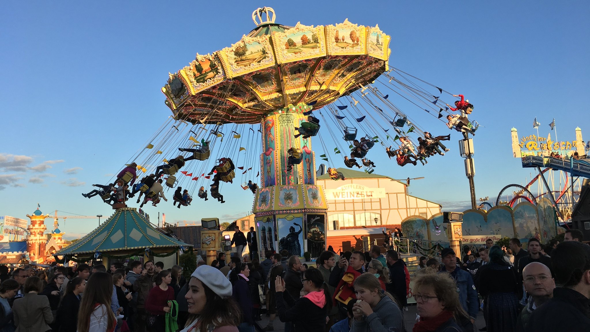 Festbetrieb auf der Wiesn am 3. Oktober 2017.