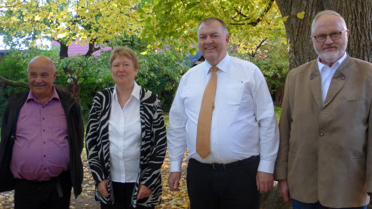Vorstand : Dr. HG Koch (Schriftführer), Charlotte Scheffler (2. Vorsitzende), Claus Ebeling (1. Vorsitzender), Fritz Rückert (Kassenverwalter)