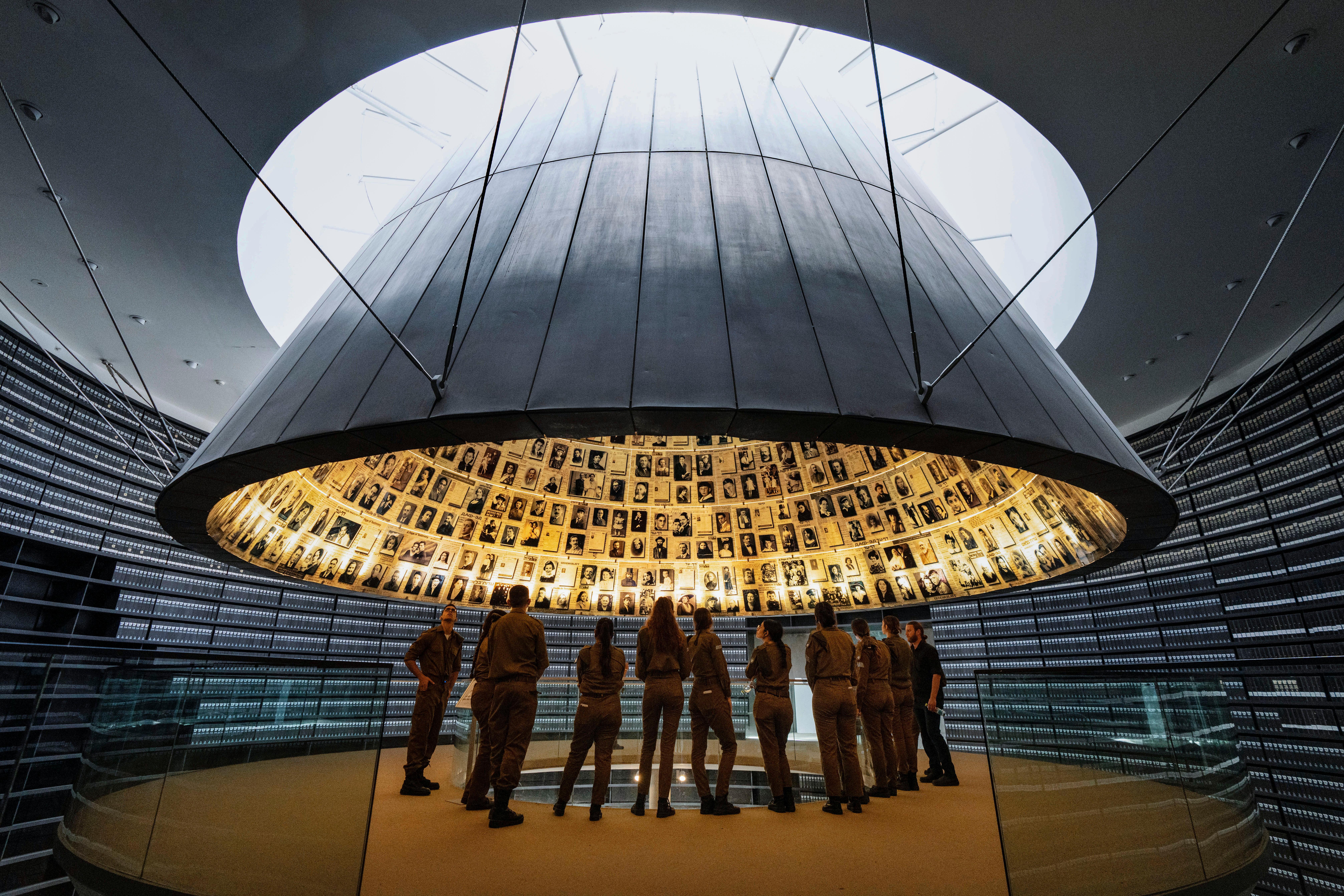 Die "Halle der Namen" bewahrt die Erinnerung an sechs Millionen ermordete Jüdinnen und Juden. Nun soll es eine Zweigstelle von Yad Vashem in München geben.