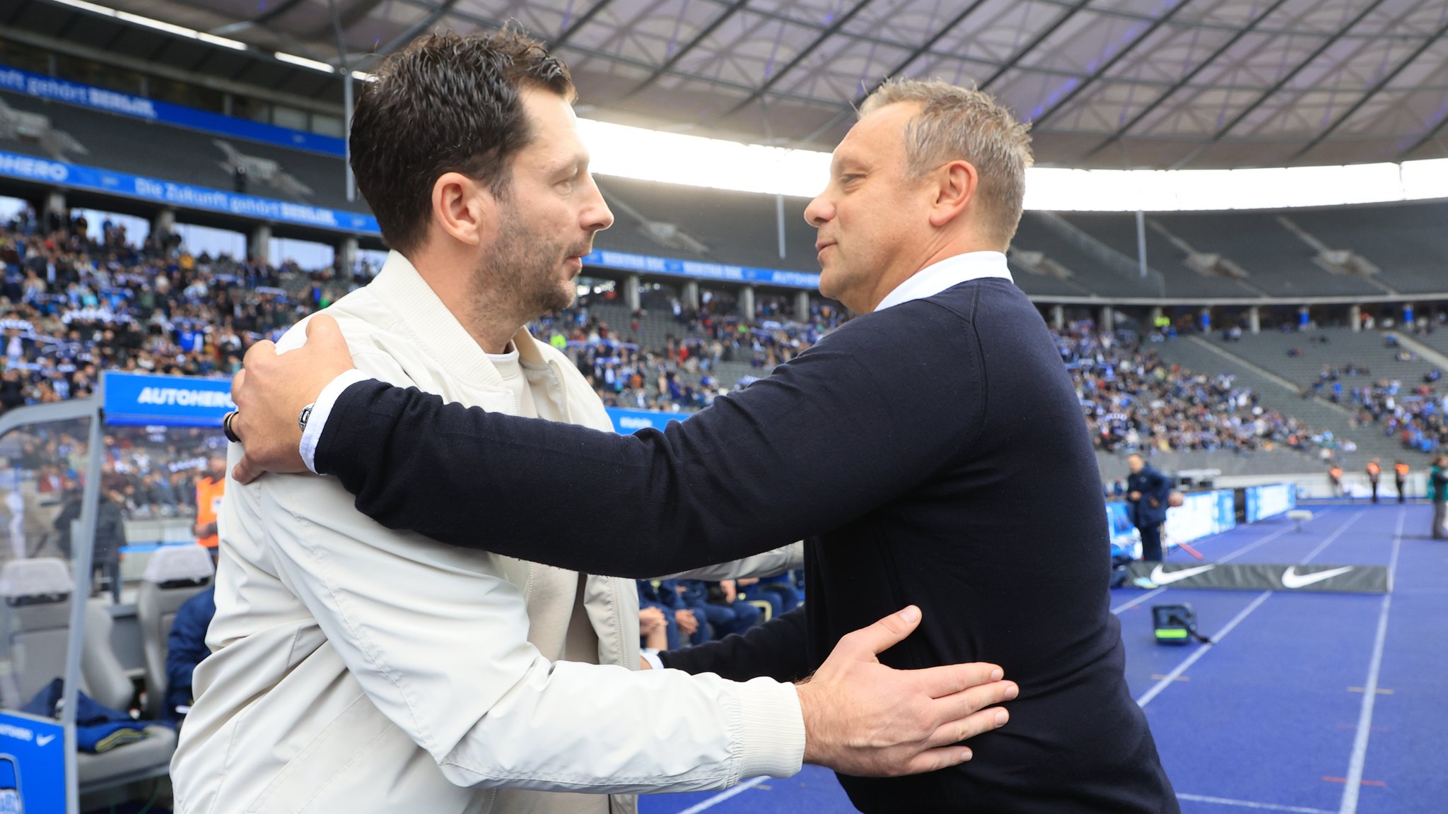 Ist einer von ihnen bald beim FC Augsburg? Sandro Schwarz und André Breitenreiter im Berliner Olympiastadion.