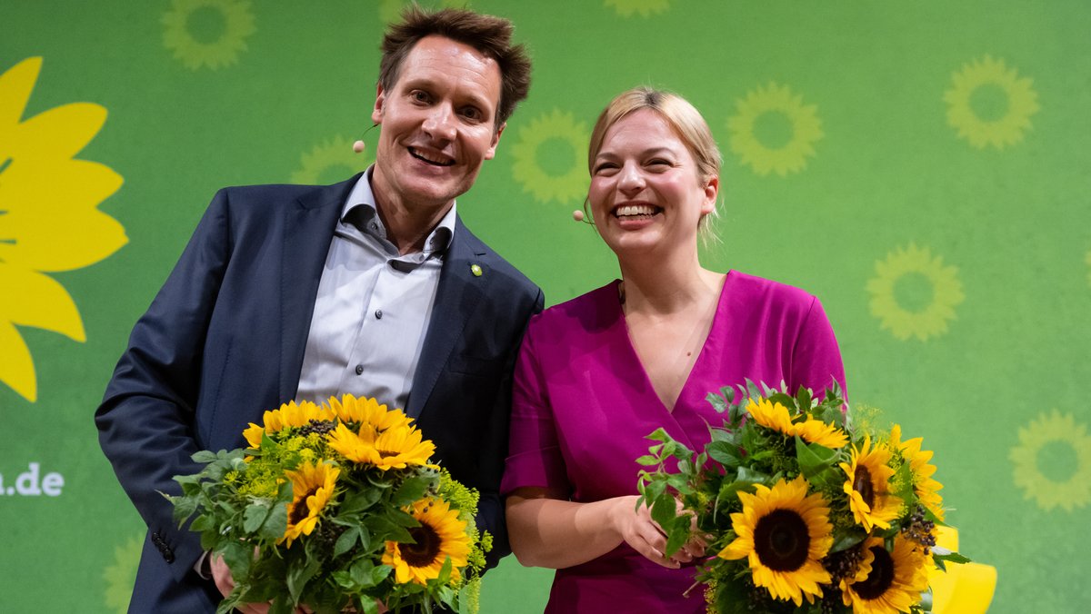 Die bayerischen Grünen-Fraktionschefs Katharina Schulze und Ludwig Hartmann nach ihrer Wahl zum Spitzenduo für die Landtagswahl 2023