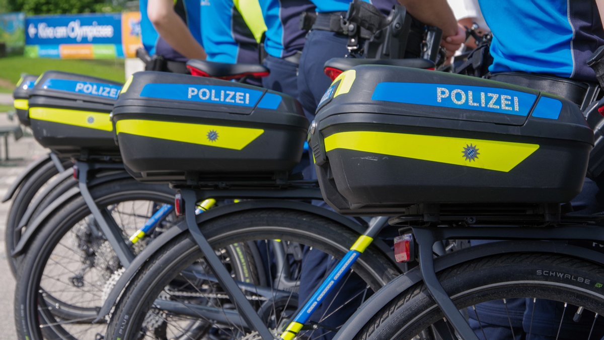 Bayerns Polizei sattelt um - auf blaugelbe Fahrradstreifen