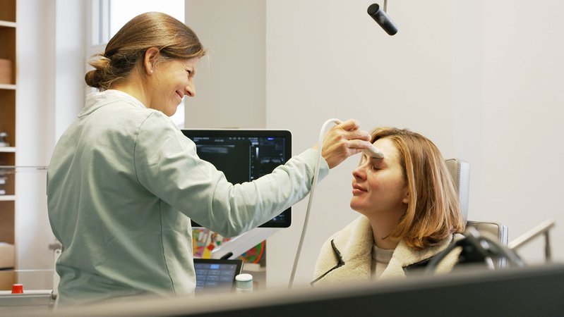 Eine exklusive BR-Auswertung von Daten der Betriebskrankenkassen (BKK) zeigt, welche Krankheiten den Krankenstand bestimmen - und in welchen Regionen Bayerns sich besonders häufig Menschen krankmelden. Eine Datenanalyse. | Bild: Bayerischer Rundfunk 2025 Eine exklusive BR-Auswertung von Daten der Betriebskrankenkassen (BKK) zeigt, welche Krankheiten den Krankenstand bestimmen - und in welchen Regionen Bayerns sich besonders häufig Menschen krankmelden. Eine Datenanalyse.