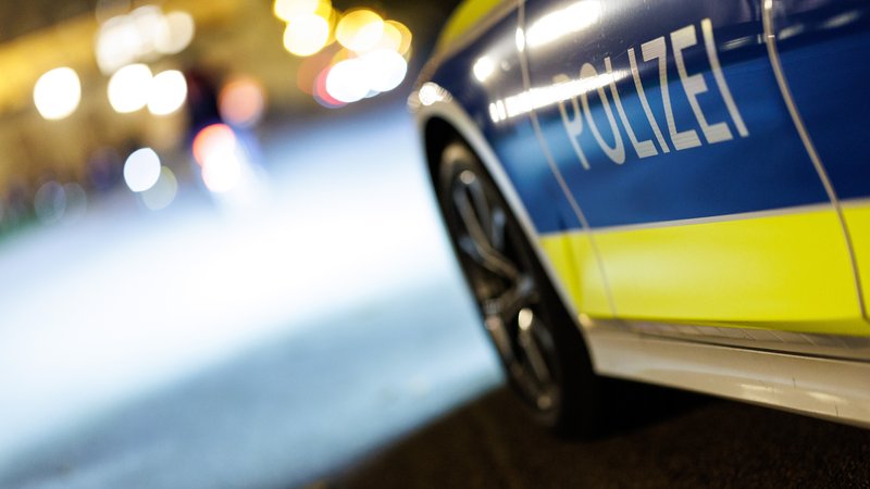 Ein Einsatzfahrzeug der Polizei. | Bild: picture alliance / dpa | Matthias Balk Ein Einsatzfahrzeug der Polizei.