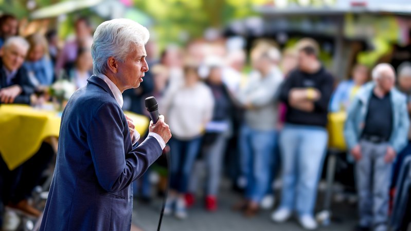 Marie-Agnes Strack-Zimmermann, FDP-Spitzenkandidatin zur Europawahl, bei einem Wahlkampfauftritt in Moers im Mai 2024. | Bild: picture alliance/dpa | Christoph Reichwein Marie-Agnes Strack-Zimmermann, FDP-Spitzenkandidatin zur Europawahl, bei einem Wahlkampfauftritt in Moers im Mai 2024.