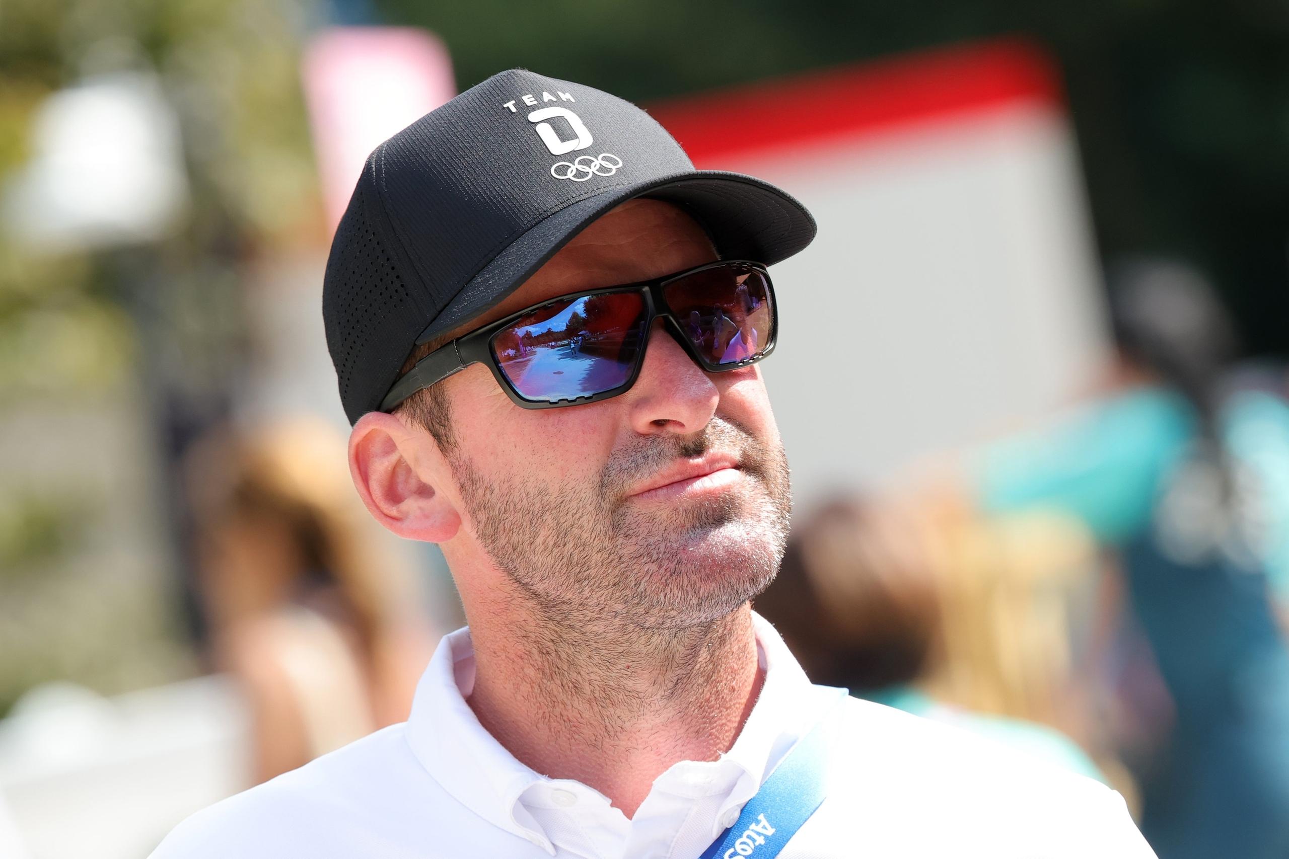 02.08.2024, Frankreich, Versailles: Olympia, Paris 2024, Pferdesport, Springen, Mannschaft, Finale, Deutschlands Philipp Weishaupt reagiert nach dem Finale. 