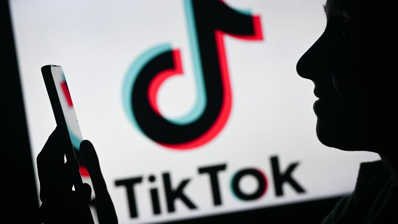 Wie seriös sind "Finfluencer" auf TikTok & Co.? | Bild: picture alliance / NurPhoto | Artur Widak Wie seriös sind "Finfluencer" auf TikTok & Co.?