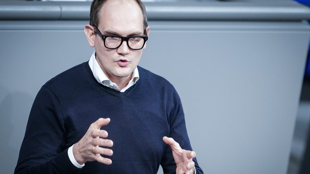 Janosch Dahmen (Bündnis 90/ Die Grünen) im Bundestag | Bild: picture-alliance/dpa Janosch Dahmen (Bündnis 90/ Die Grünen) im Bundestag