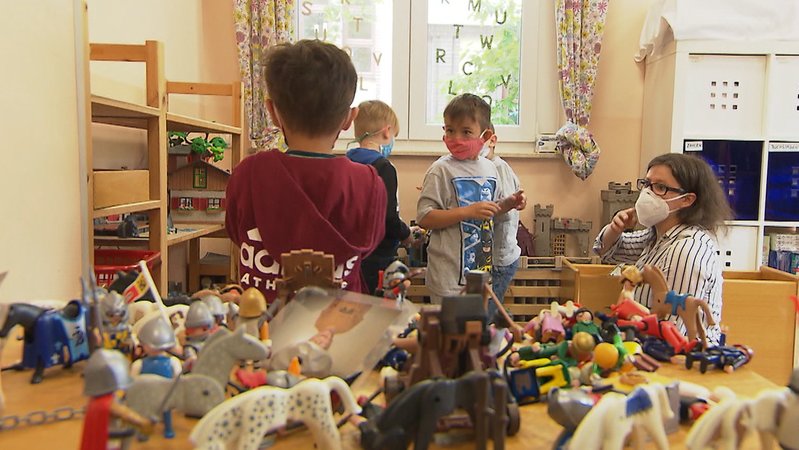 Das Verwaltungsgericht Regensburg hält das Verbot des normalen Betriebs in Kindertageseinrichtungen nicht mehr für verhältnismäßig 