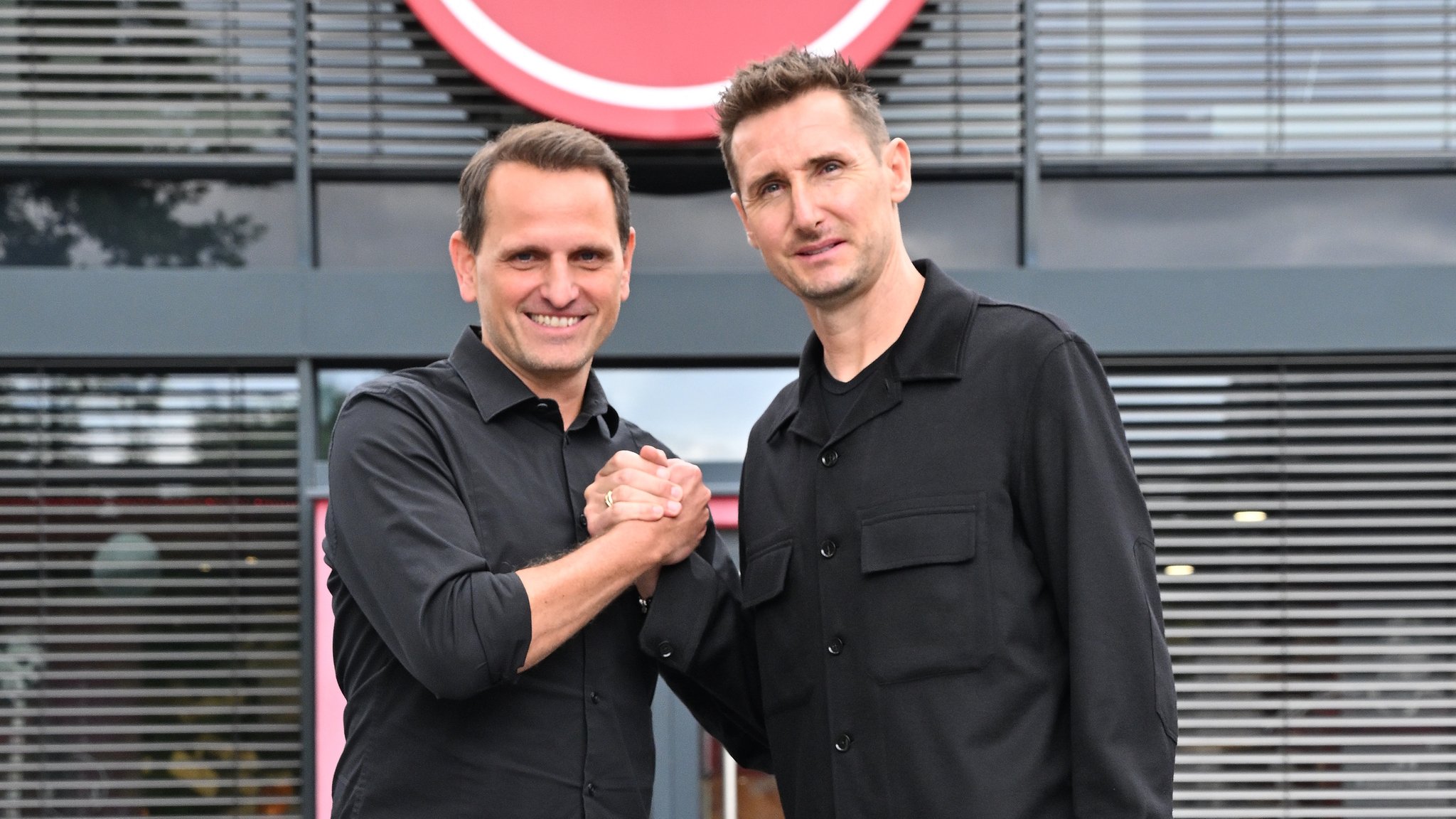 Joti Chatzialexiou (links) und Miroslav Klose (rechts)