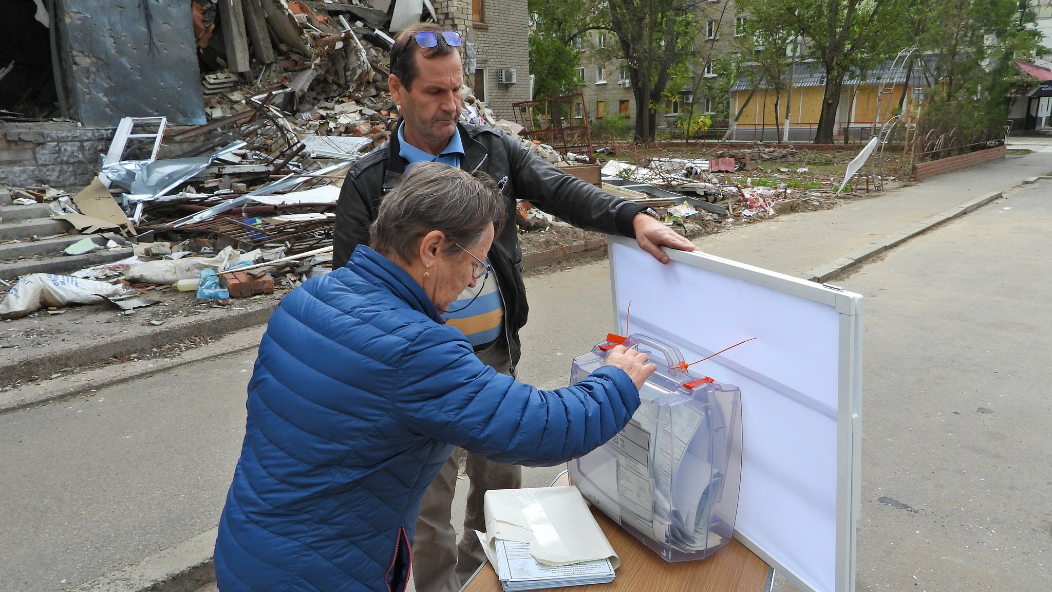 Ukraine: Scheinreferenden laufen trotz Gefechten weiter