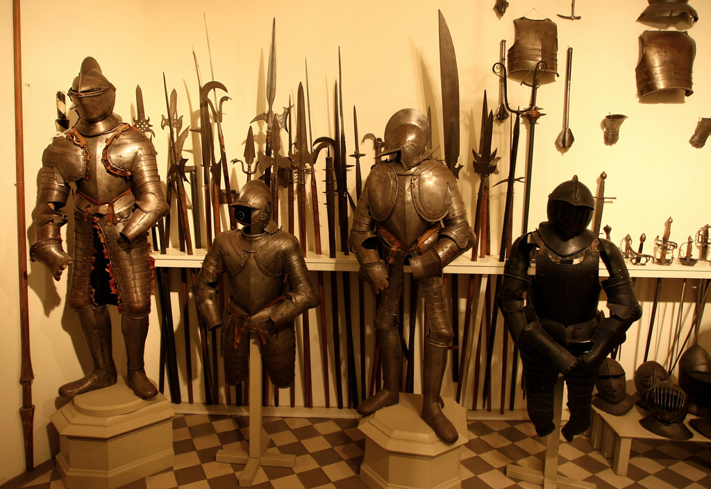 Rüstungen und Waffen aus dem späten Mittelalter