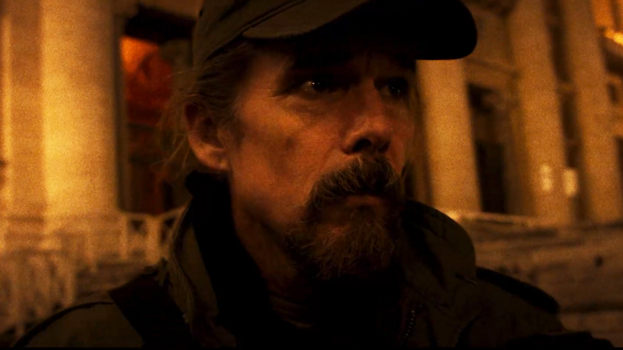 Spielt eine starke Doppelrolle: Ethan Hawke in "Zeros and Ones" von Abel Ferrara.