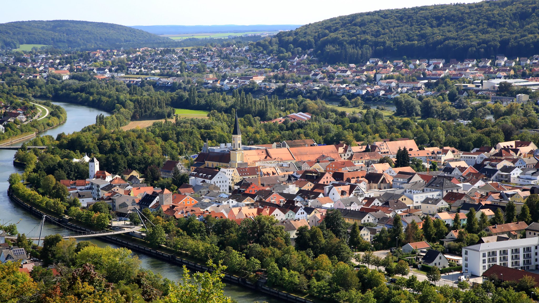 Mit der Seilbahn über die Donau zum Bahnhof