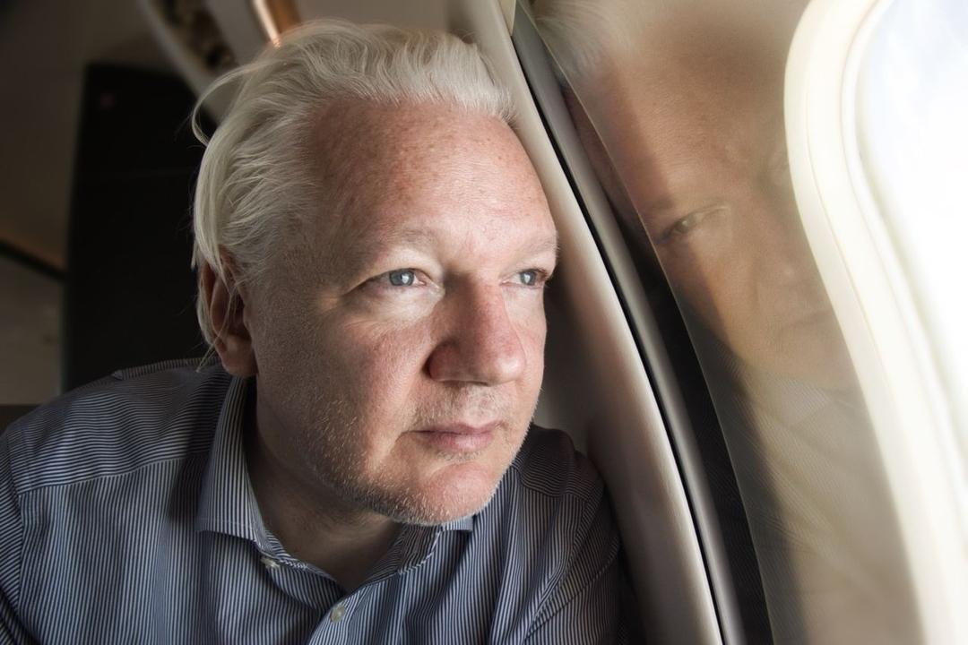 London: Screenshot aus dem Wikileaks -Konto X (ehemals Twitter) von Julian Assange an Bord eines Fluges nach Bangkok.