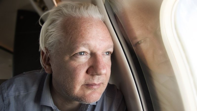 London: Screenshot aus dem Wikileaks -Konto X (ehemals Twitter) von Julian Assange an Bord eines Fluges nach Bangkok.