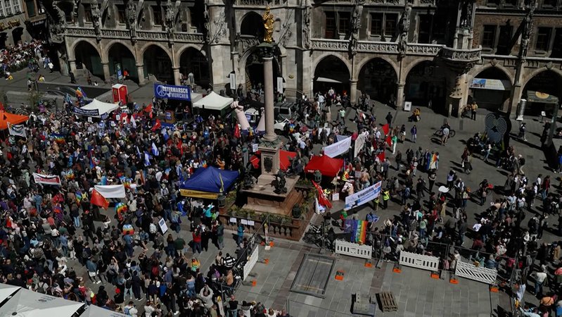 Ostermarsch: 800 Teilnehmer in München | Bild: BR Ostermarsch: 800 Teilnehmer in München
