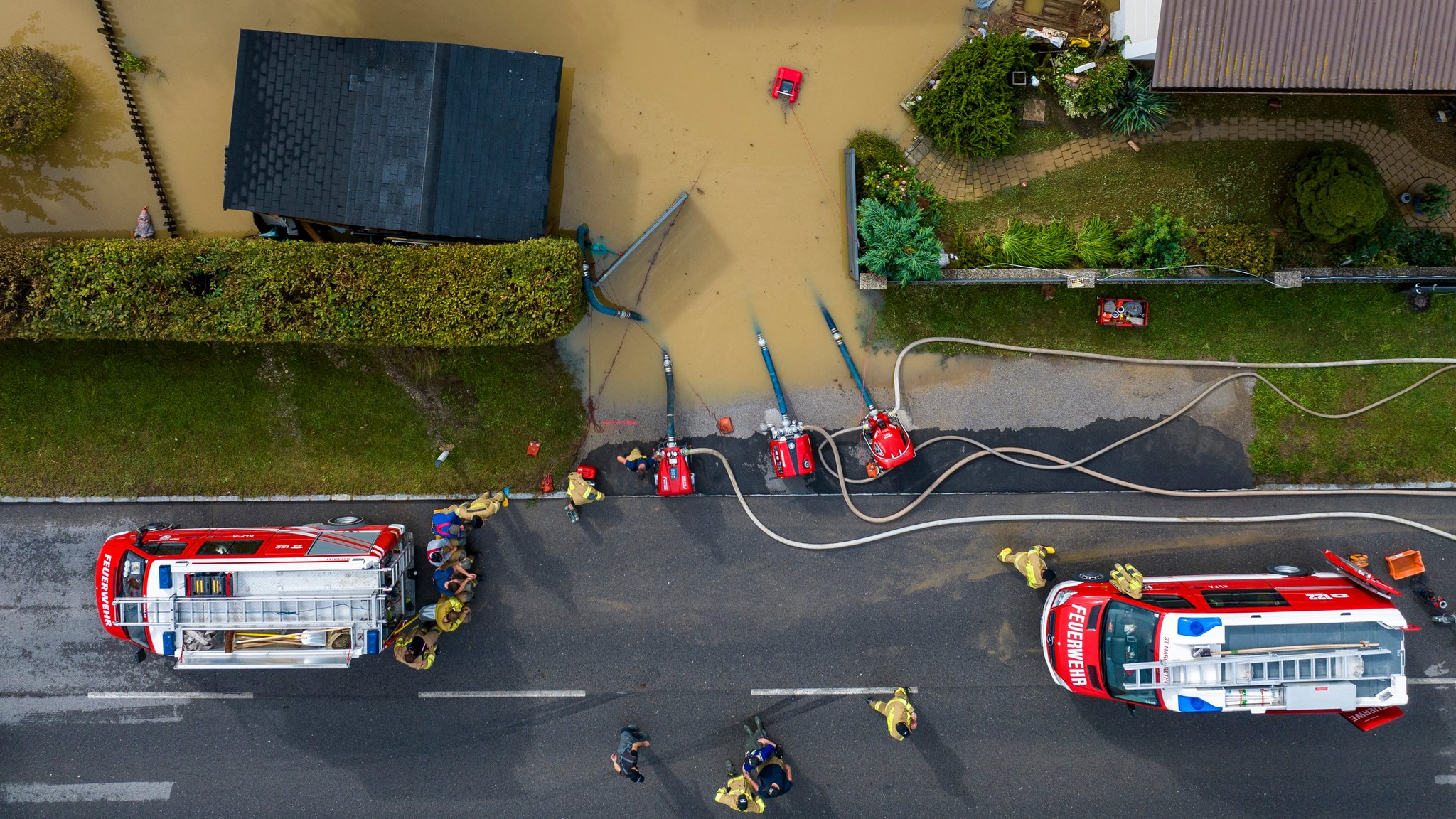 Feuerwehrleute im niederösterreichischen Kapelln