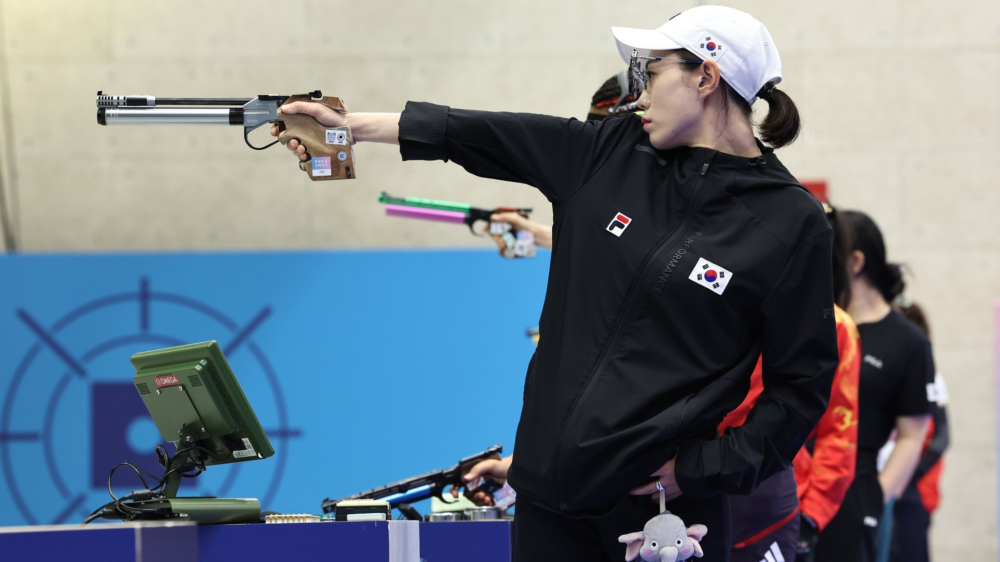 Kim Yeji aus Südkorea nimmt an den Olympischen Spielen 2024 in Paris am Finale des 10-Meter-Luftpistolenschießens der Damen teil.