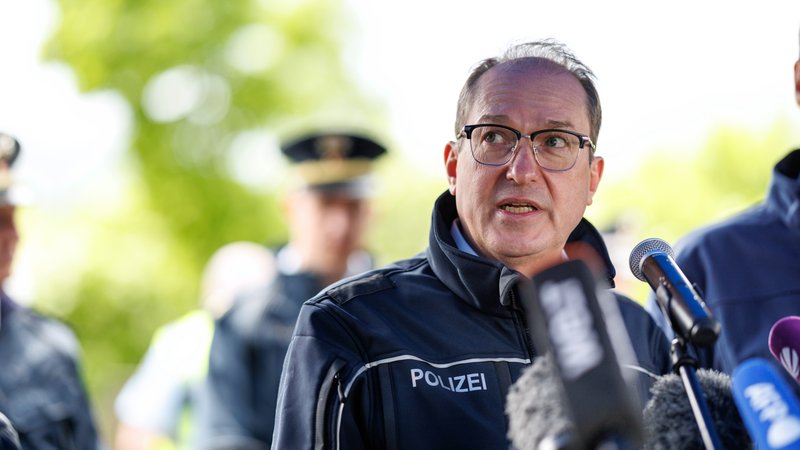 Dobrindt bei einem Termin an der Grenze | Bild: picture alliance/dpa | Matthias Balk Dobrindt bei einem Termin an der Grenze