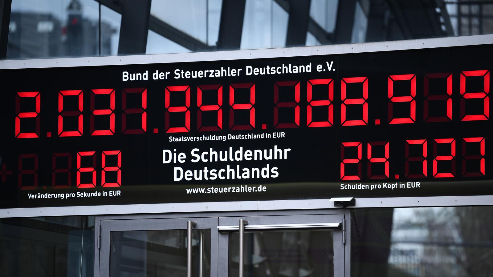 Schuldenuhr läuft erstmals rückwärts | BR24