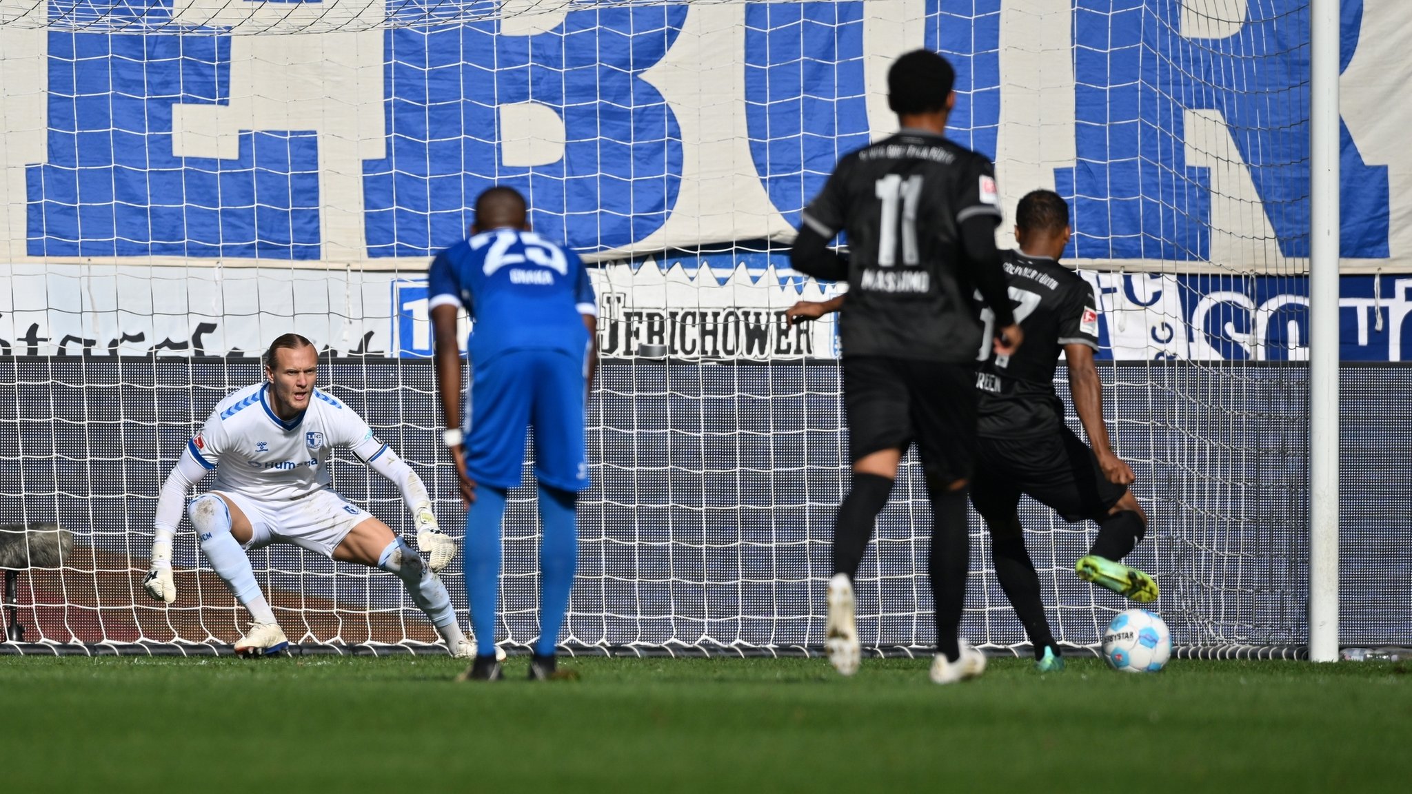 Elfmeter für die SpVgg Greuther Fürth im Spiel beim 1. FC Magdeburg