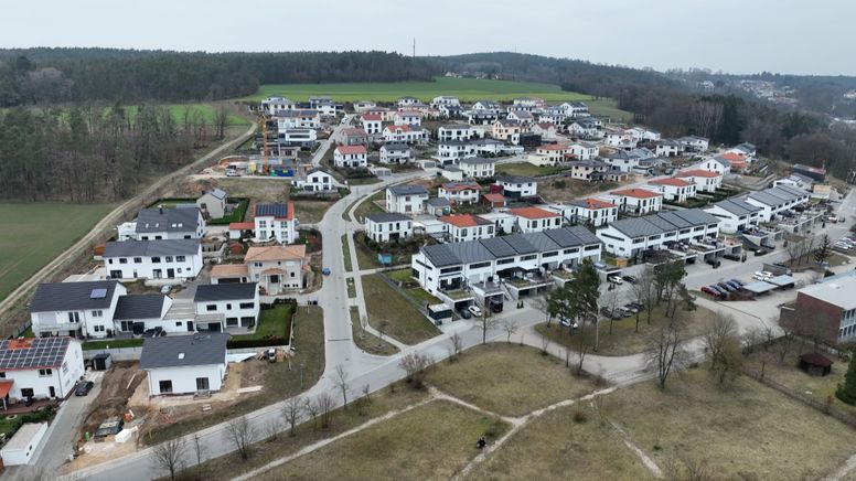 Neubau-Siedlung in Wenzenbach im Landkreis Regensburg | Bild:BR/Patrick Viertl