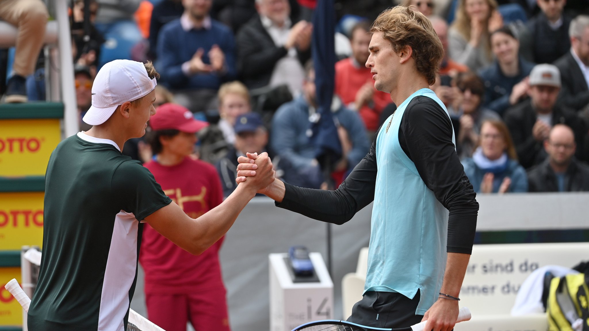 Holger Rune (l.) und Alexander Zverev