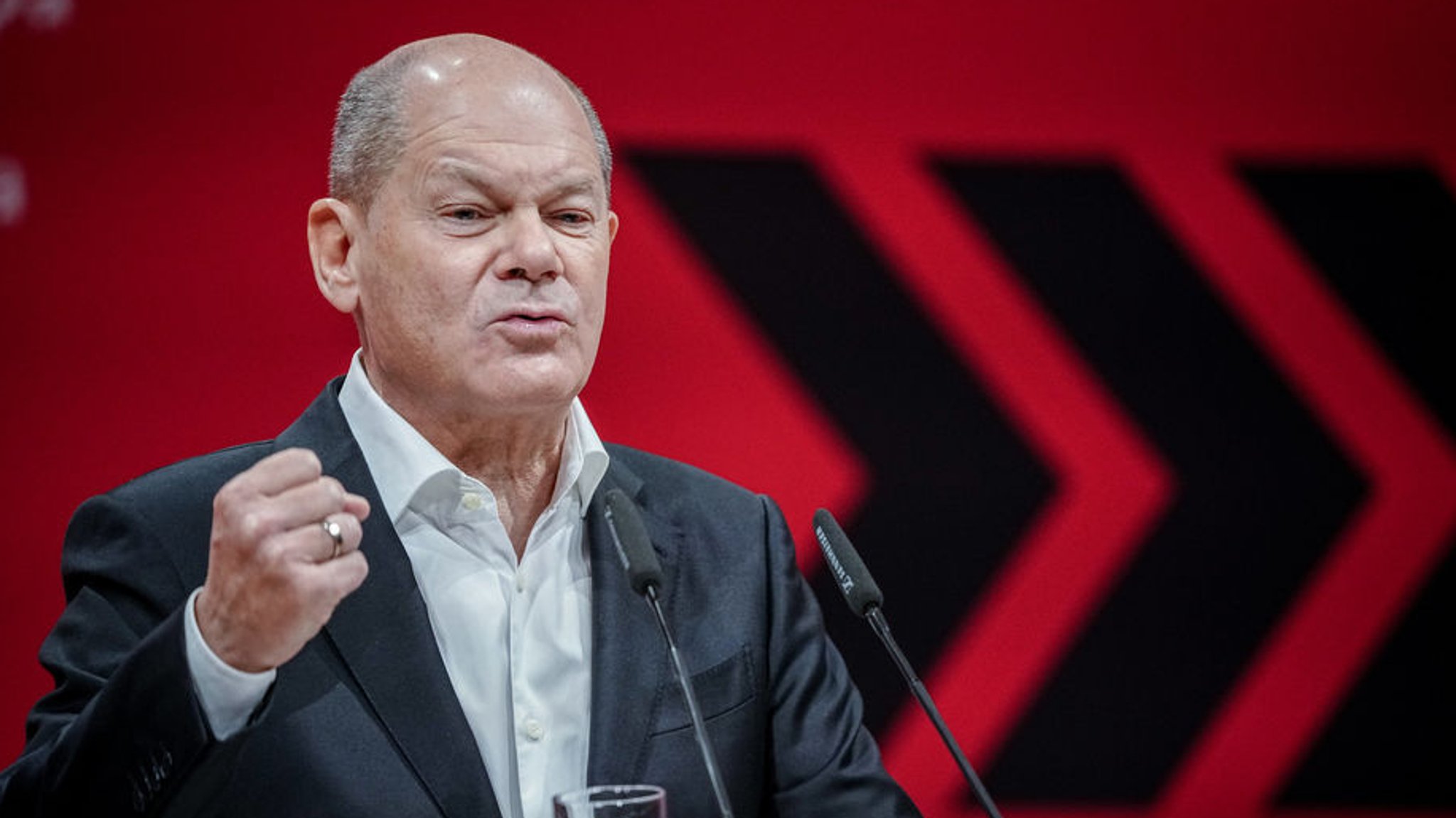 28.01.2024, Berlin: Bundeskanzler Olaf Scholz (SPD) spricht bei der Europadelegiertenkonferenz der SPD. Die SPD bereitet sich auf einer Delegiertenkonferenz auf die Europawahl am 9. Juni vor. Die rund 150 Delegierten wollen über ihr Wahlprogramm mit dem Titel «Gemeinsam für ein starkes Europa» abstimmen. Foto: Kay Nietfeld/dpa +++ dpa-Bildfunk +++