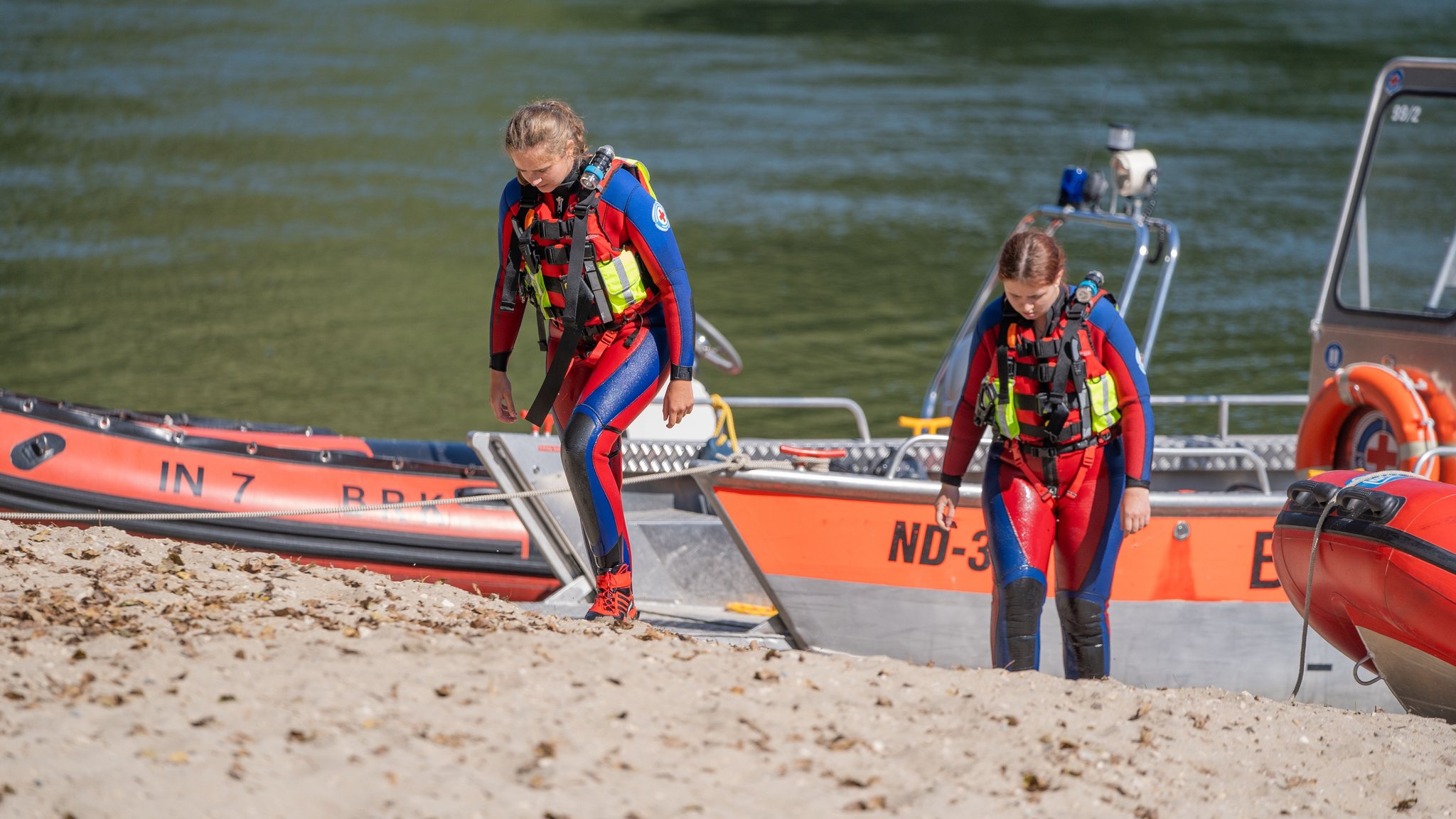 Suche nach zwei Vermissten in der Donau: Rettungskräfte im Einsatz