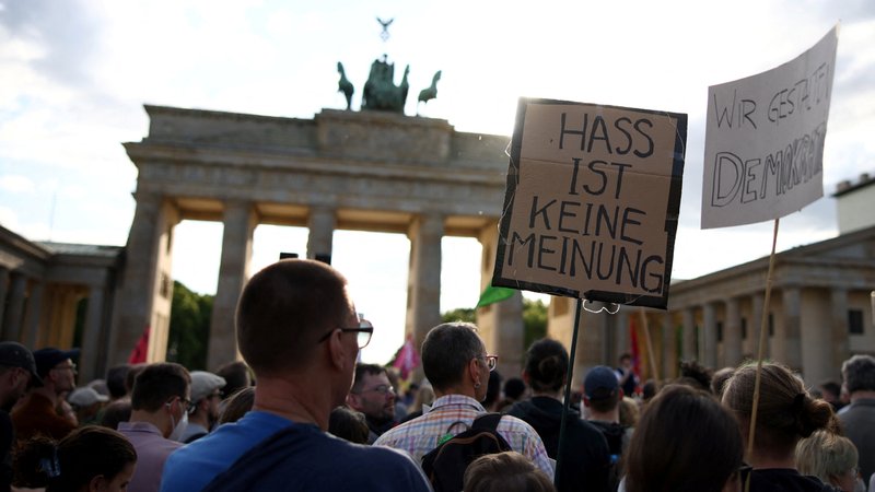 Solidaritätsdemo nach Angriff auf Europapolitiker Ecke in Berlin