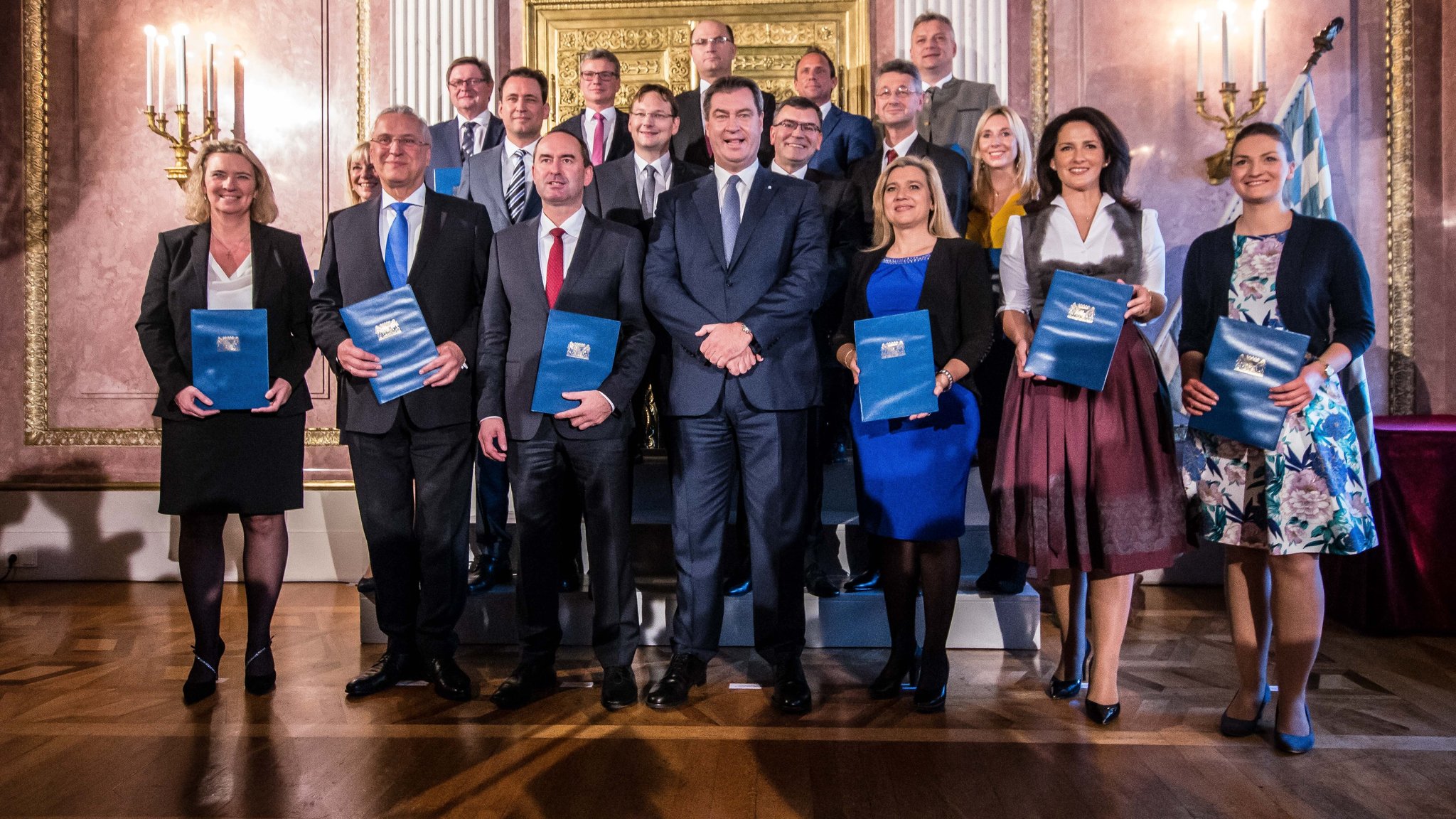 12.11.18: Bayerns Ministerpräsident Markus Söder mit seinem damaligen Kabinett im Prinz-Carl-Palais in München.