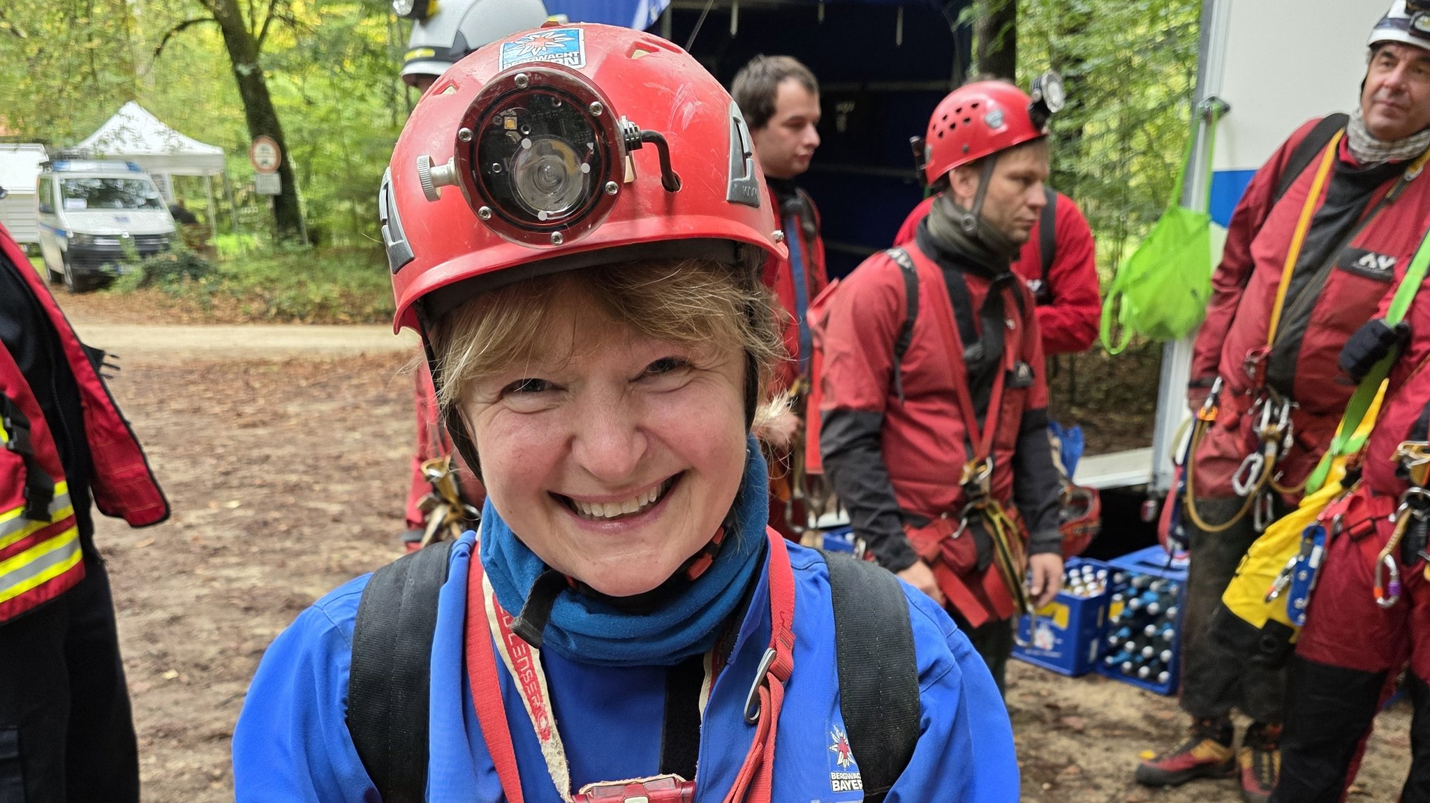 Johanna Bartos von der Bergwacht München ist fasziniert von den Landschaften unter der Erde und engagiert sich als Höhlenretterin.