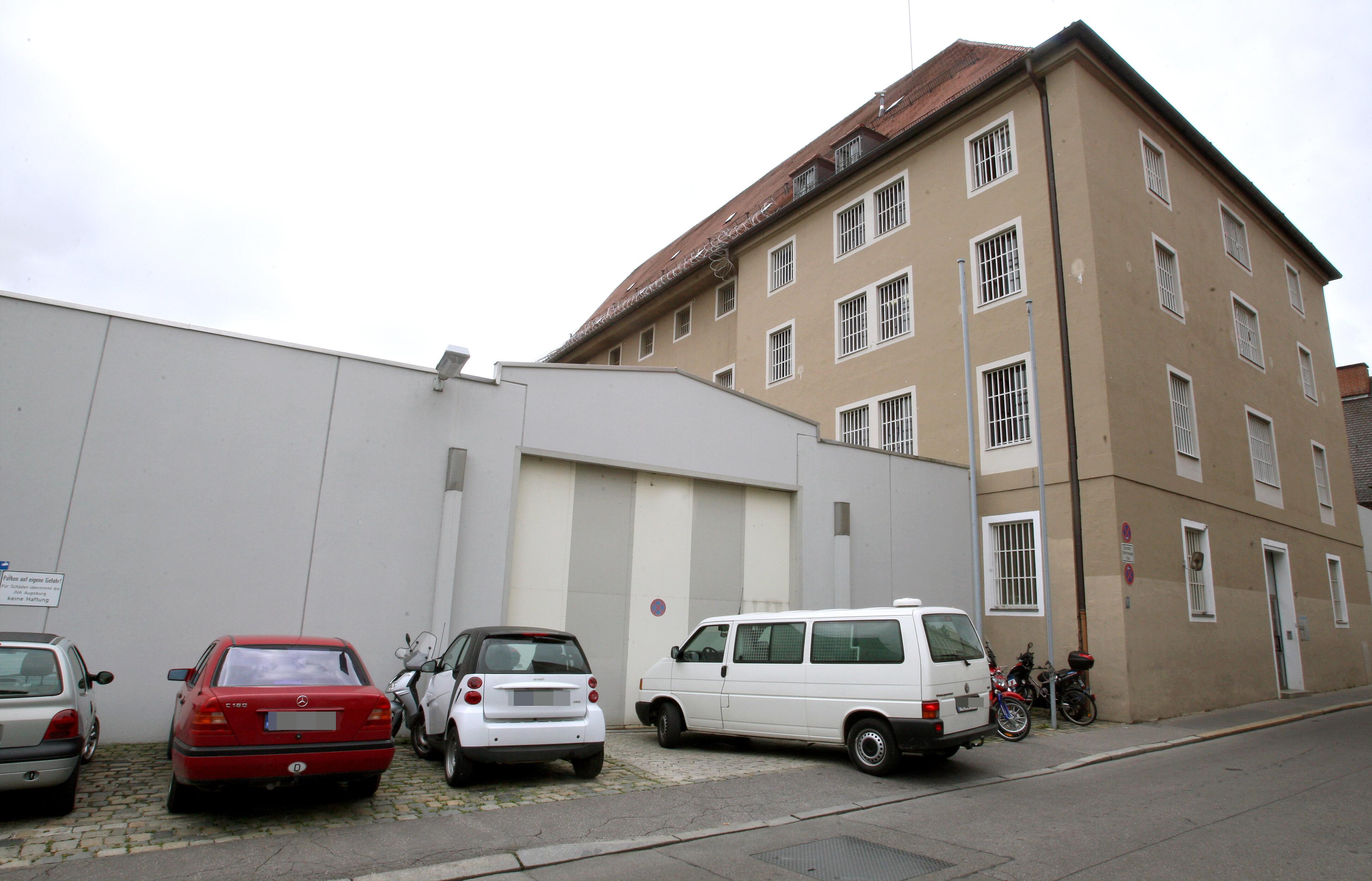 Archiv: Die frühere JVA in der Karmelitengasse wurde vor einem Jahrzehnt geschlossen, nachdem im Vorort Gablingen eine neue gebaut wurde.