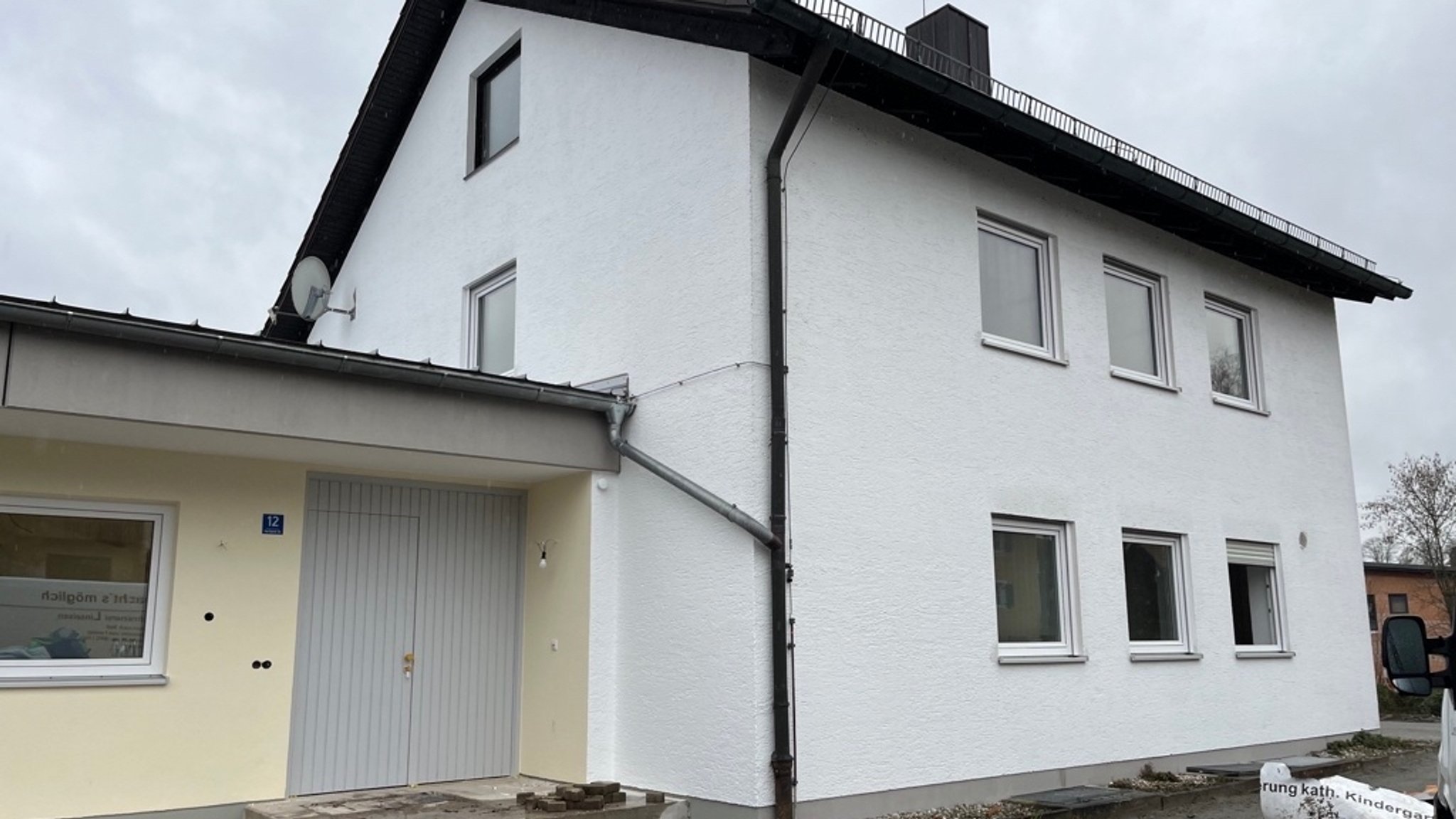 Ein Haus von außen, in dem die neue Hausarztpraxis untergebracht ist.