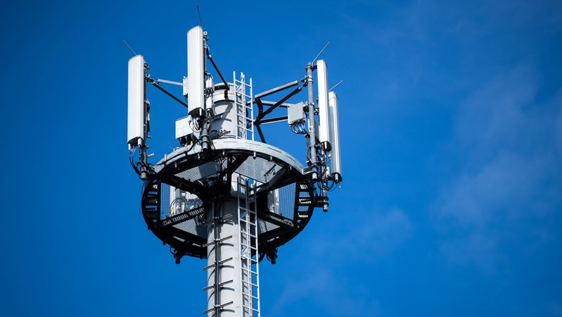 Die Bundesregierung will die technischen Komponenten des 5G Mobilfunknetzes in Deutschland genauer unter die Lupe nehmen. Die Sorge: chinesische Bauteile, die zur Spionage benutzt werden können. Die USA haben bereits vor zehn Jahren gewarnt. 