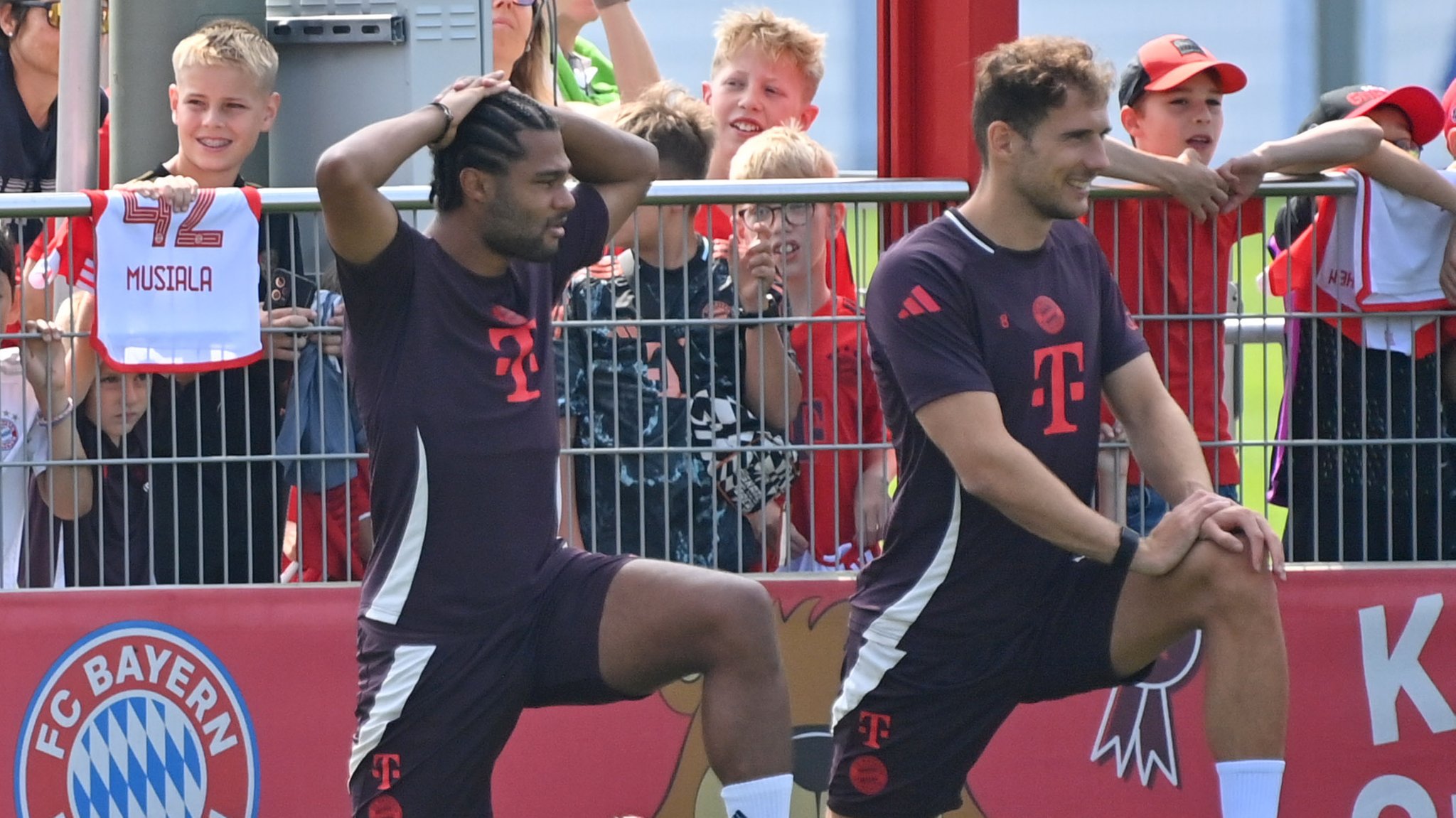 Serge Gnabry (links) und Leon Goretzka (rechts)