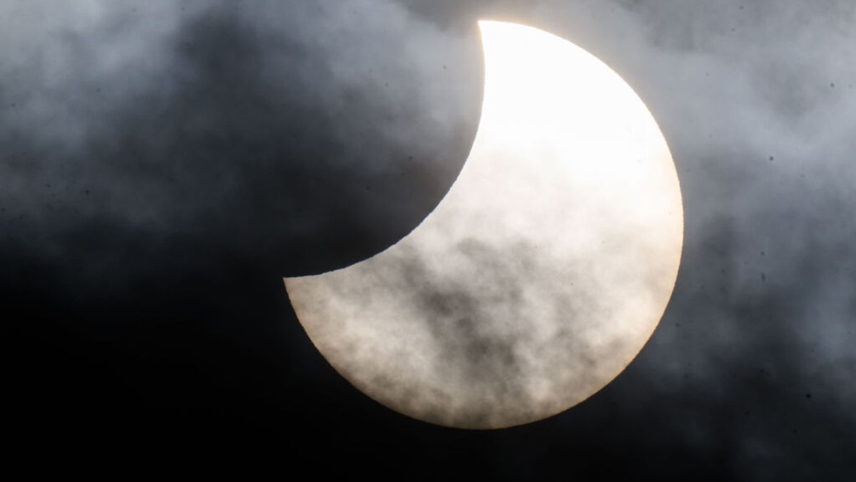 Vom Mond angeknabbert: Partielle Sonnenfinsternis in Bayern