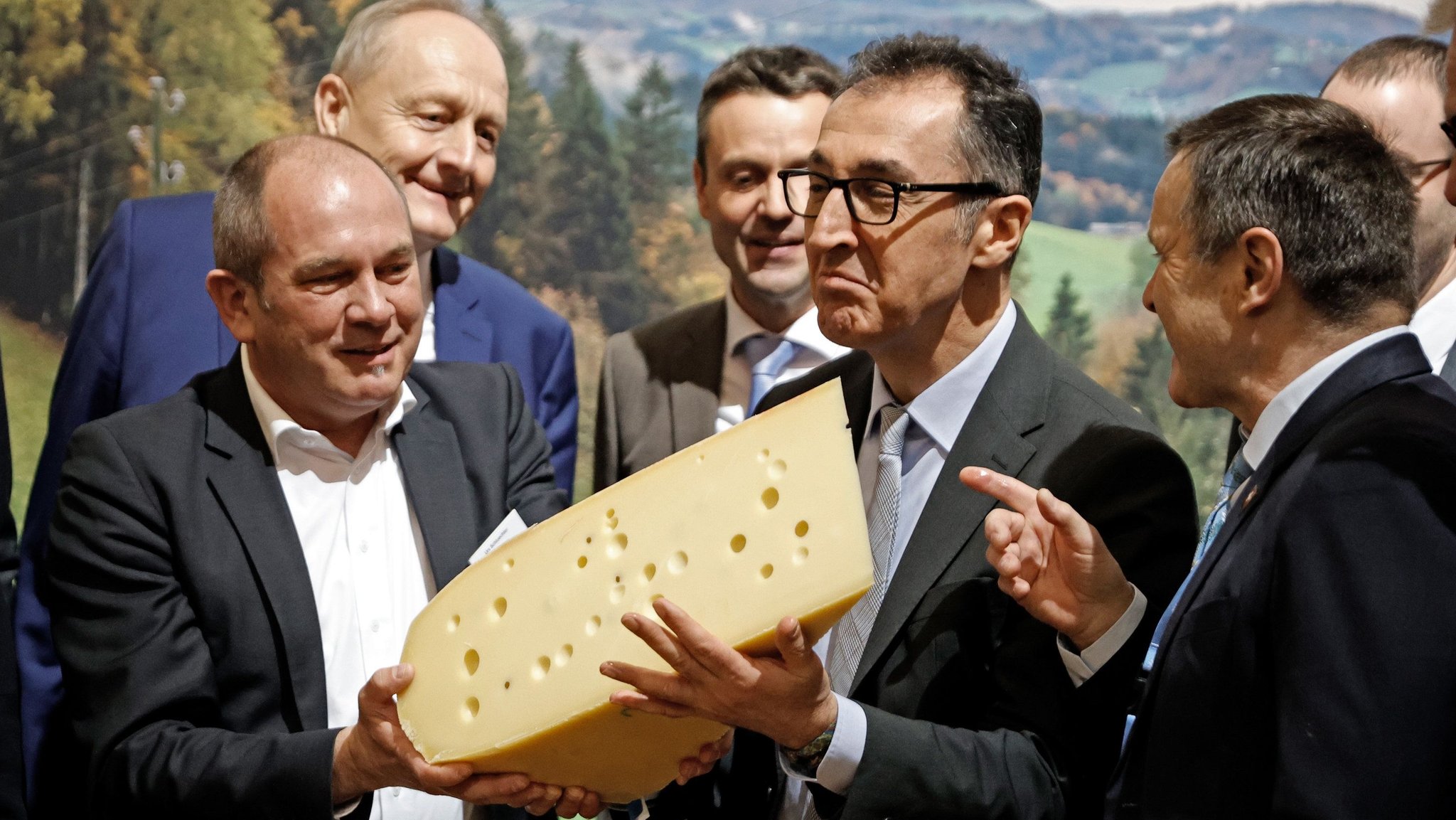 19.01.2024, Berlin: Cem Özdemir (Grüne), Bundesminister für Ernährung und Landwirtschaft, beim Eröffnungsrundgang der Grünen Woche.